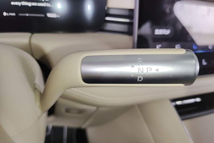 Used Hima AITO M5 2025 Extended-Range Ultra All-Wheel-Drive Version Gear Lever