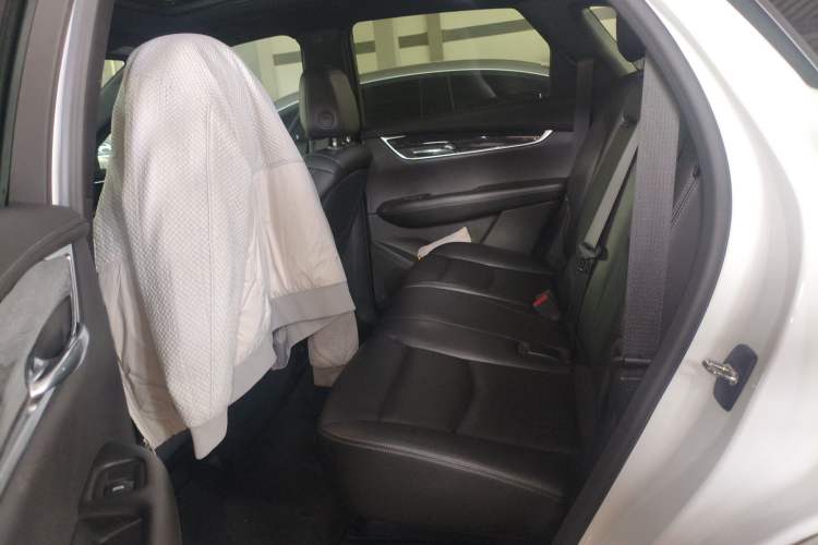 Used Cadillac XT5 2021 2.0T Two-Wheel Drive Luxury Version Left Rear Seat