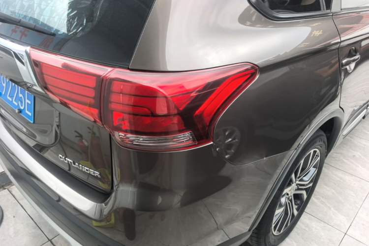 Used Mitsubishi Outlander 2018 2.0L Two-Wheel Drive Glory Edition 5 Seats
