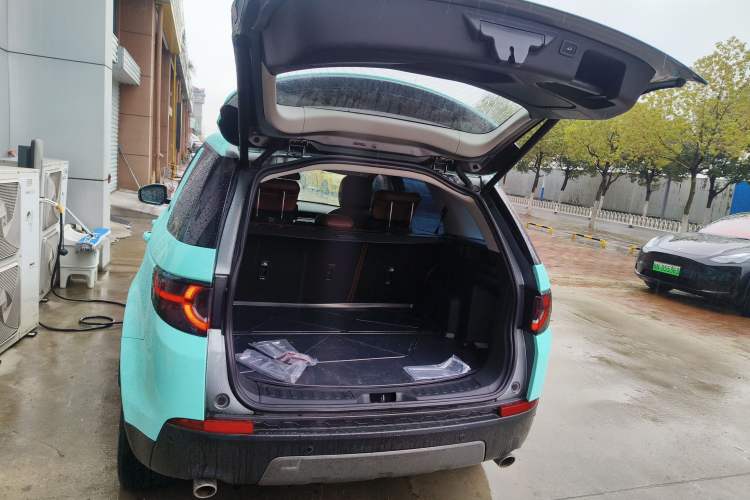 Used Land Rover Discovery Sport 2019 240 PS SE Version China VI Standard
