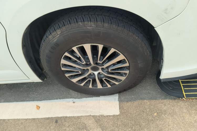 Used Toyota HIACE  Right Front Wheel Hub