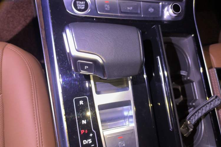 Used Audi Q7 2022 55 TFSI quattro S line Sport model Gear Lever