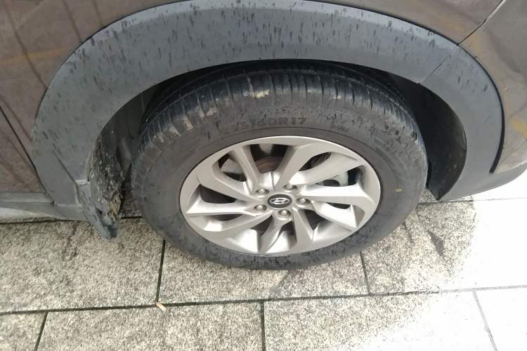 Used Hyundai Tucson 2018 1.6T Dual-Clutch Two-Wheel Drive 15th Anniversary Special Edition Right Front Wheel Hub