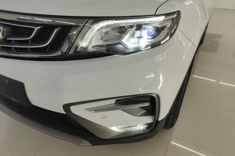 Used Geely Auto Emgrand X7 Sport 2018 1.8TD Automatic Two-Wheel Drive Smart Connect 4G Internet Edition
