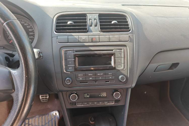 Used Volkswagen Polo 2012 1.6L Cross Polo MT
