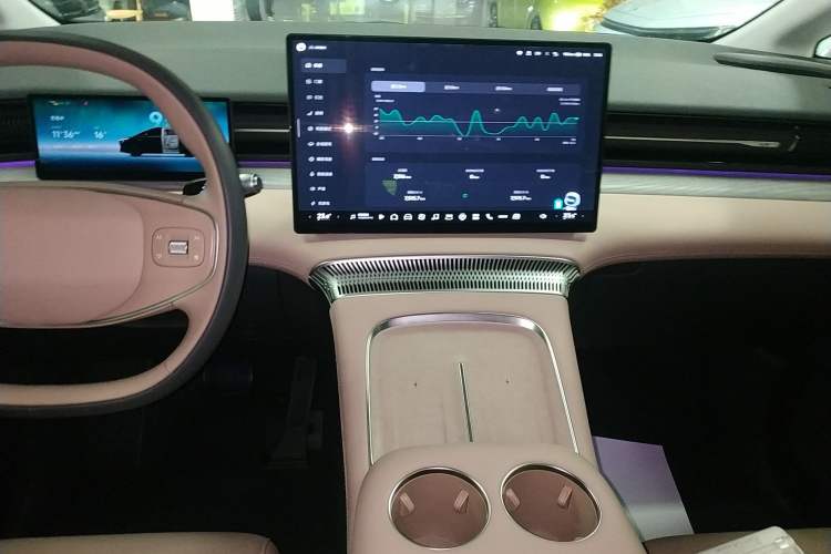 Used XPeng X9 2025 740 Ultra-Long Range Max
