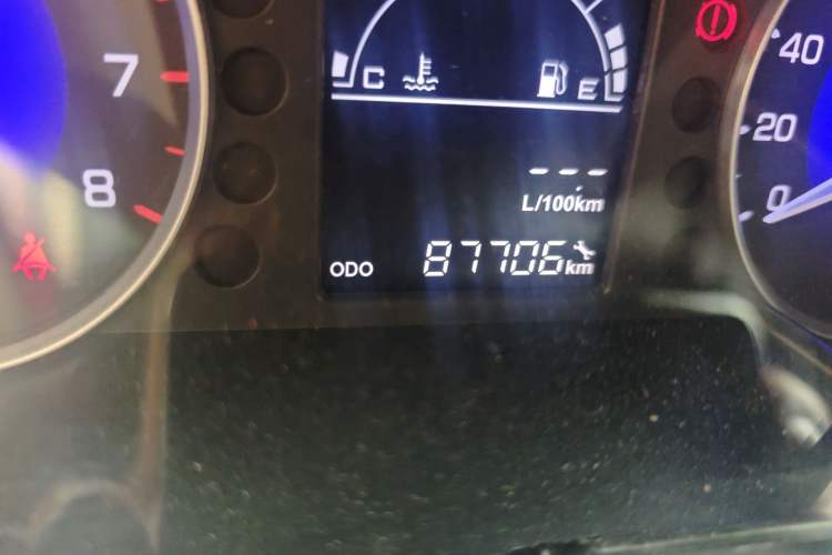 Used Dongfeng Aeolus AX3 2016 1.5L Manual ZhiKu Model Odometer Close Up