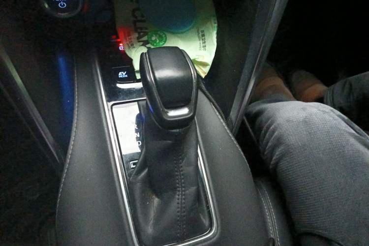 Used Toyota Harrier 2022 Dual-Engine 2.5L CVT Two-Wheel Drive Luxury Edition Gear Lever