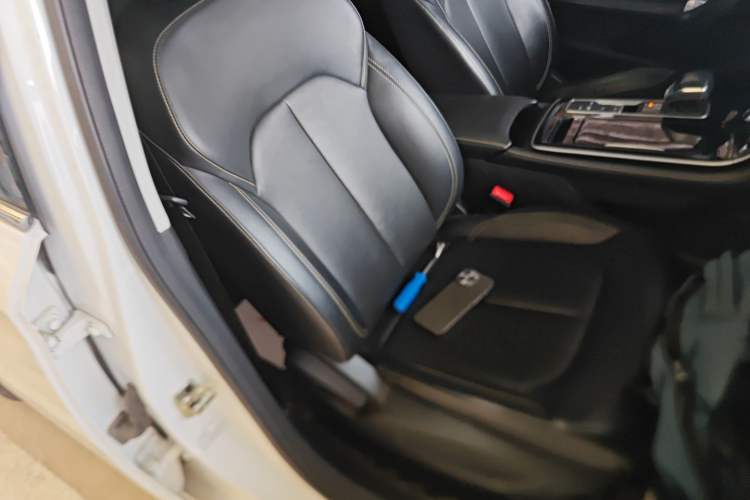 Used Roewe i6 MAX New Energy 2022 EV 500 Grand Touring Edition with Sunroof
