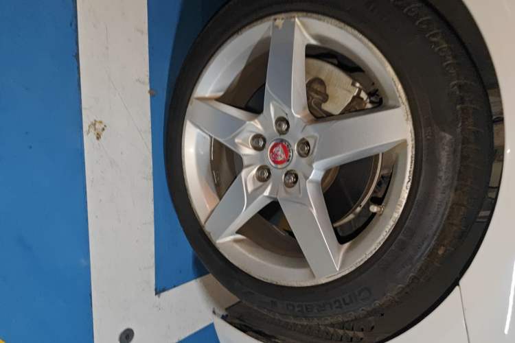 Used Jaguar XE 2015 2.0T 240 PS R-Sport
