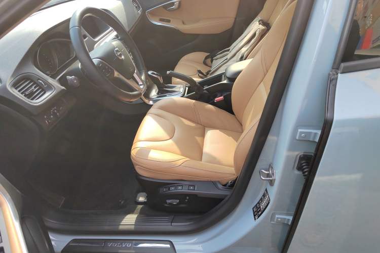 Used Volvo V40 2017 T3 Zhiyi Edition