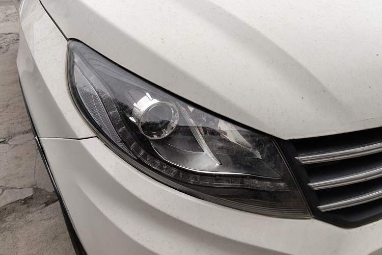 Used Dongfeng Fengon 580 2017 1.5T CVT Luxury Model Right Front Headlight