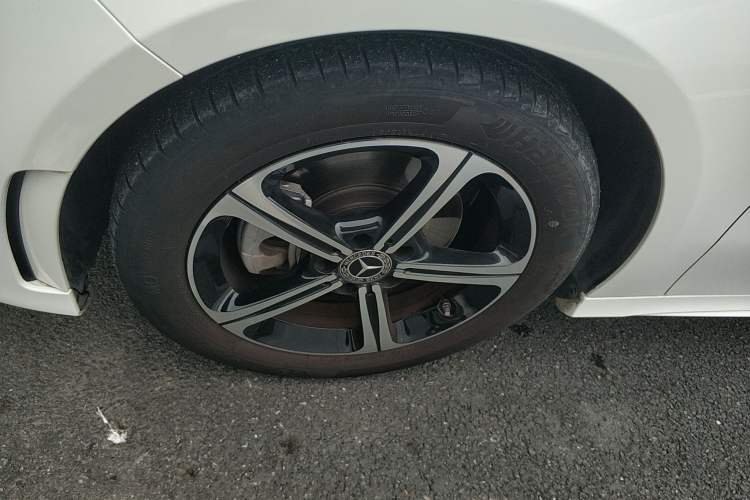 Used Mercedes-Benz A-Class 2022 Revised Version A 200 L Sport Sedan Fashionable Style Left Front Wheel Hub