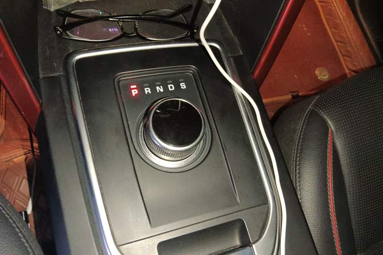 Used Land Rover Discovery Sport 2019 240 PS SE Dynamic Version China VI Standard Gear Lever