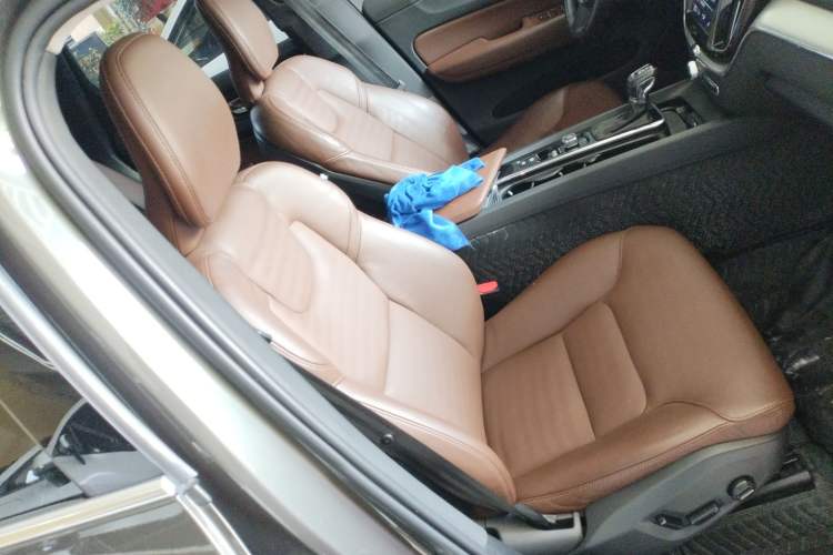 Used Volvo XC60 2019 T5 4x4 Zhiyuan Edition China VI Standard
