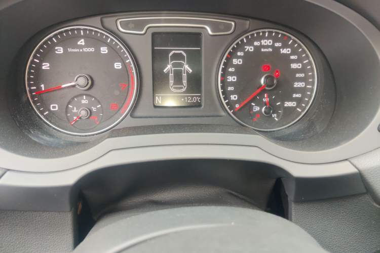 Used Audi Q3 2015 35 TFSI Comfort Model
