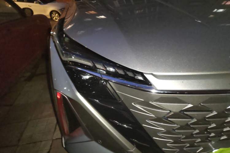 Used CHANGAN OSHAN Z6 2022 Blue Whale 1.5T DCT Luxury Model Right Front Headlight