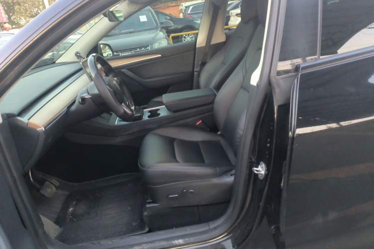 Used Tesla Model Y 2022 Long-Range All-Wheel-Drive Version