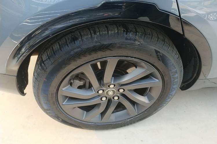 Used Land Rover Discovery 2021 360 PS R-Dynamic S Right Rear Wheel Hub