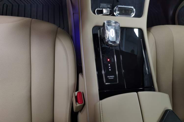 Used Hima AITO M7 2024 1.5T Intelligent Drive 4x4 Max Edition 6 Seats Gear Lever