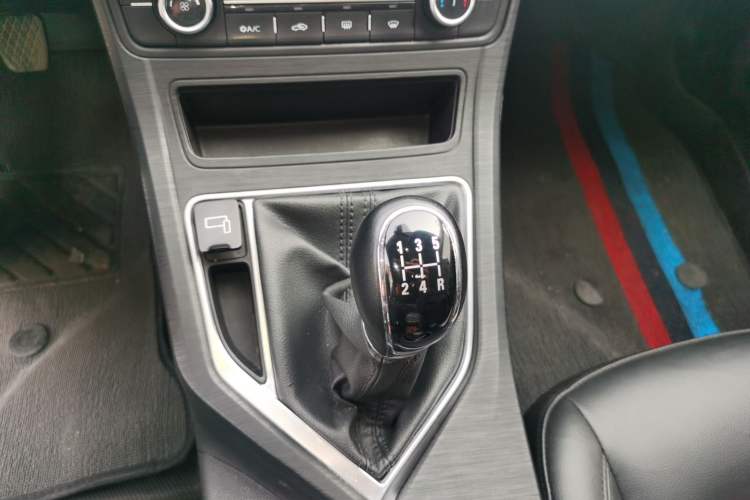 Used Geely Auto Vision 2020 Revised 1.5L Manual Asian Games Edition Gear Lever