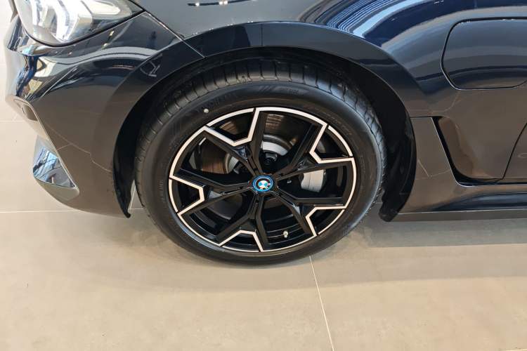 Used BMW i3 2024 eDrive 40 L Midnight Edition
