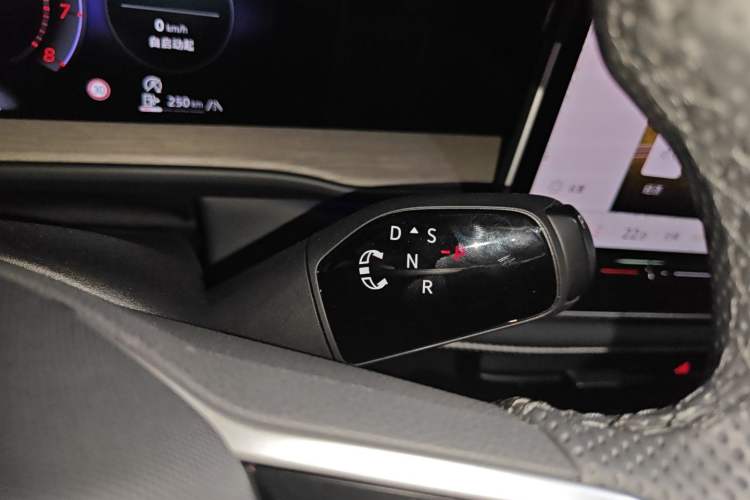 Used Volkswagen Teramont 2025 Tiguan Pro 450TSI 4Motion Crosswind Edition Gear Lever