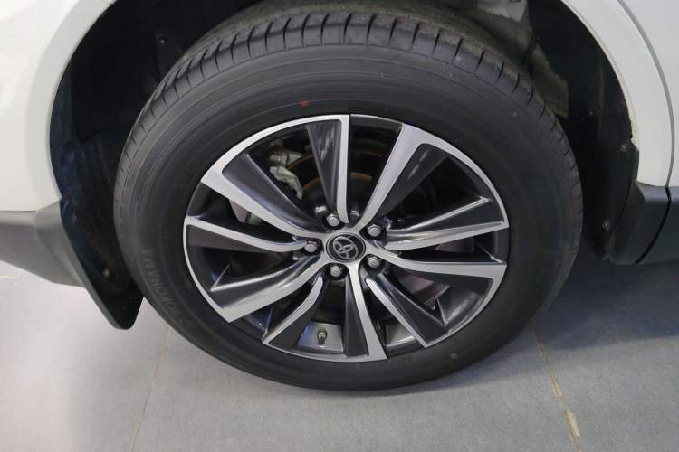 Used Toyota Harrier 2023 2.0L CVT Two-Wheel Drive Entry Version
