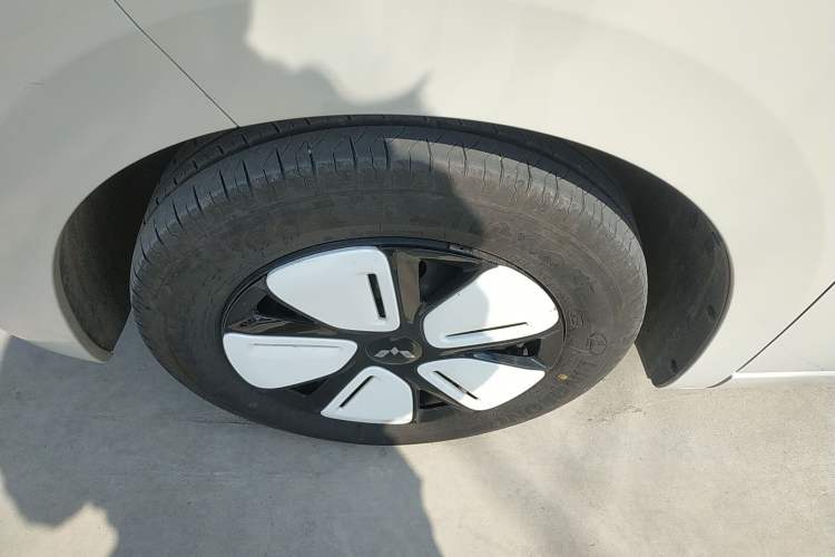 Used Wuling Hongguang MINIEV 2025 Four-Door Version Advanced Edition Exterior 4