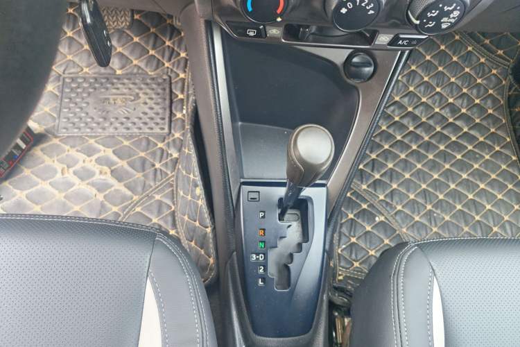 Used Toyota YARiS L Zhi Xuan 2015 1.5E Automatic Charm Edition
