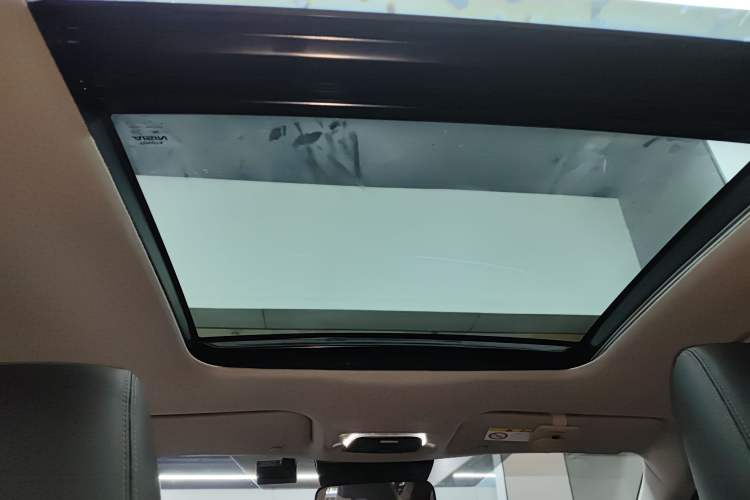 Used Toyota Corolla Cross 2024 2.0L Smart Electric Hybrid Dual-Engine Flagship Version Headliner