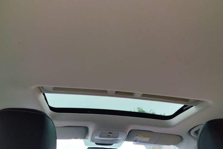 Used Roewe i5 2019 1.5L Automatic 4G Connected Langhao Edition Headliner