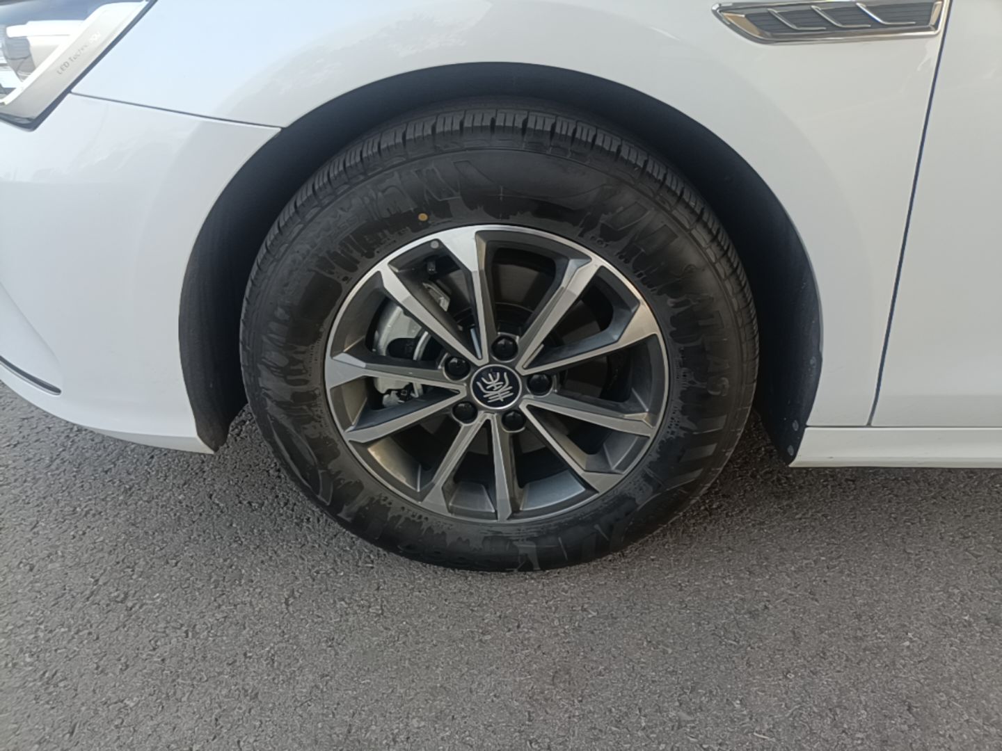 BYD Qin PLUS 2024 HONOR Edition DM-i 55KM Leading Model — снимка 10