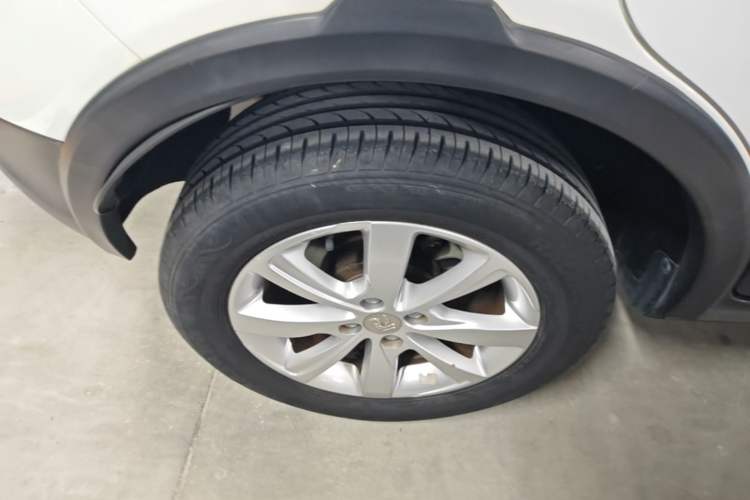 Used BYD Yuan 2017 1.5L Automatic Cool & Stylish Model Right Rear Wheel Hub