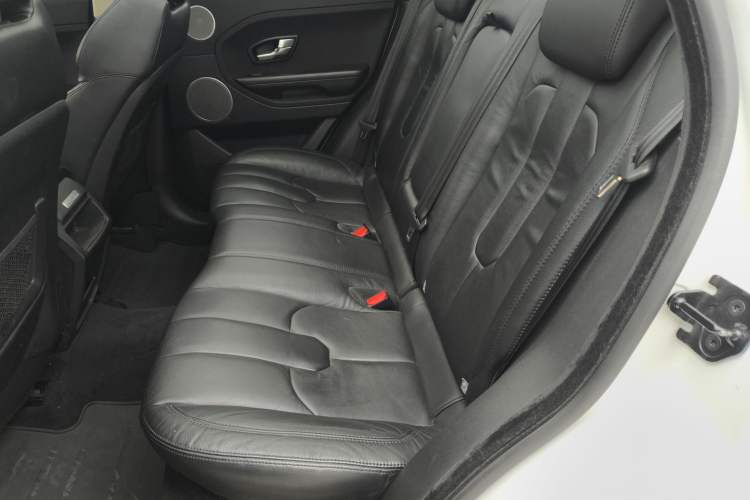 Used Land Rover Range Evoque 2015 2.0T 5-Door Luxury Edition Interior 4