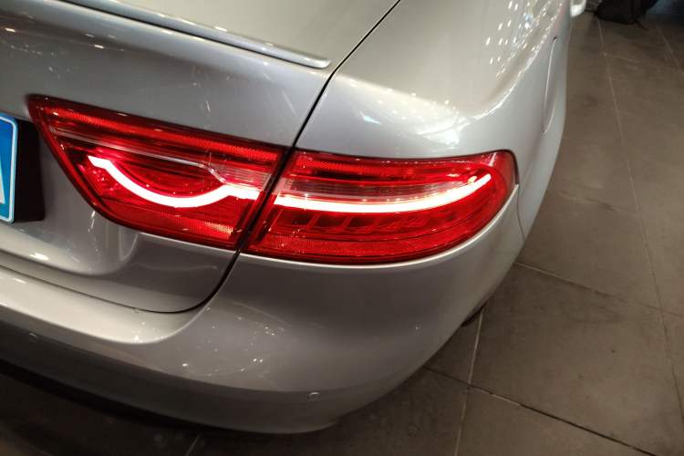 Used Jaguar XE 2017 2.0T 200 PS R-Sport