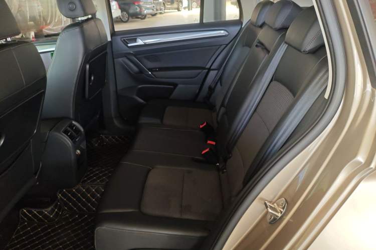 Used Volkswagen Golf Sportsvan 2018 230TSI Automatic Trend Edition Interior 4