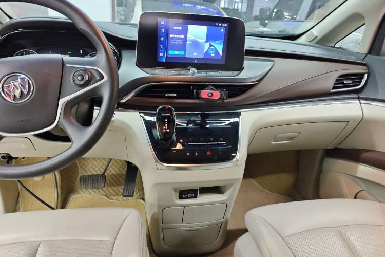 Used Buick GL8 2023 Land Executive Class Comfort Model
