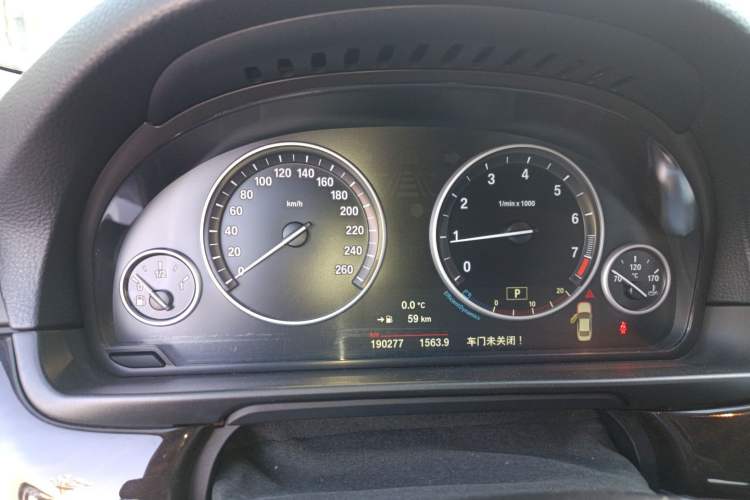 Used BMW 5 Series 2014 525Li Leading Model
