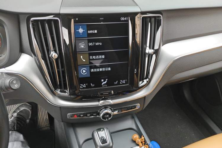 Used Volvo XC60 2019 T5 4x4 Smart Edition China V Standard Audio And AC Panel