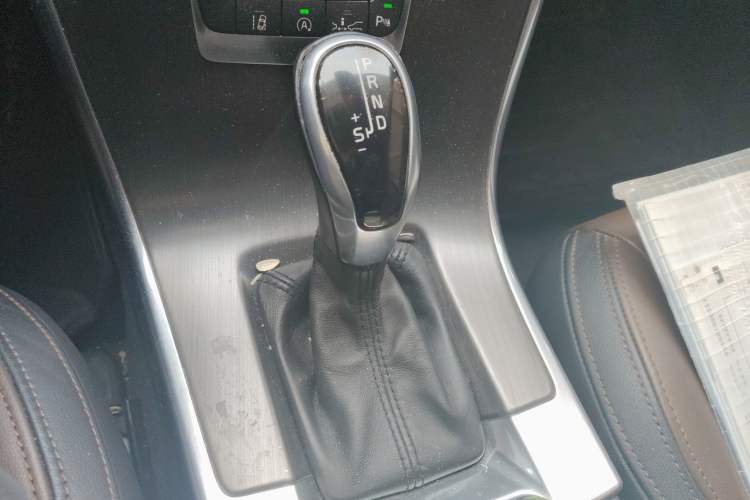Used Volvo XC60 2015 T5 AWD Smart Drive Edition Gear Lever
