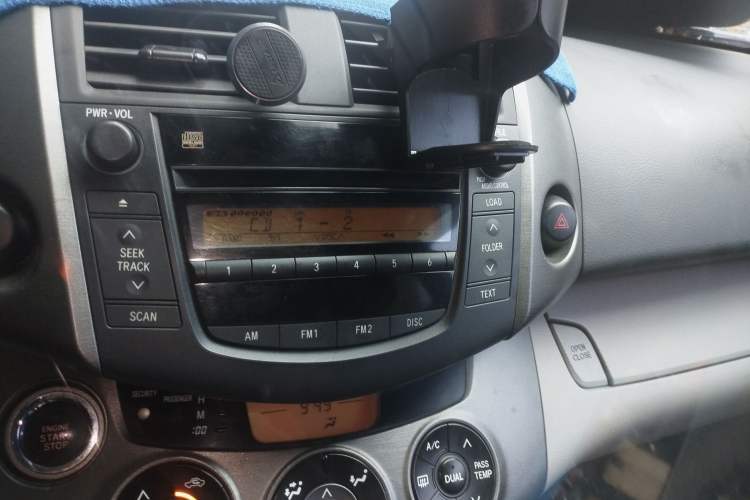 Used Toyota RAV4 2009 2.4L Automatic Luxury Edition Audio And AC Panel