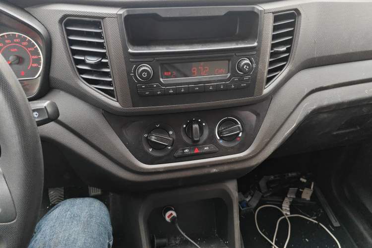 Used Wuling Hongguang V 2022 1.5L Jingqu Edition Electric-Assist LAR Audio And AC Panel