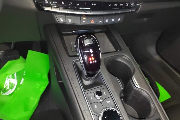 Used Cadillac XT4 2024 28T Two-Wheel-Drive Prestige Version
