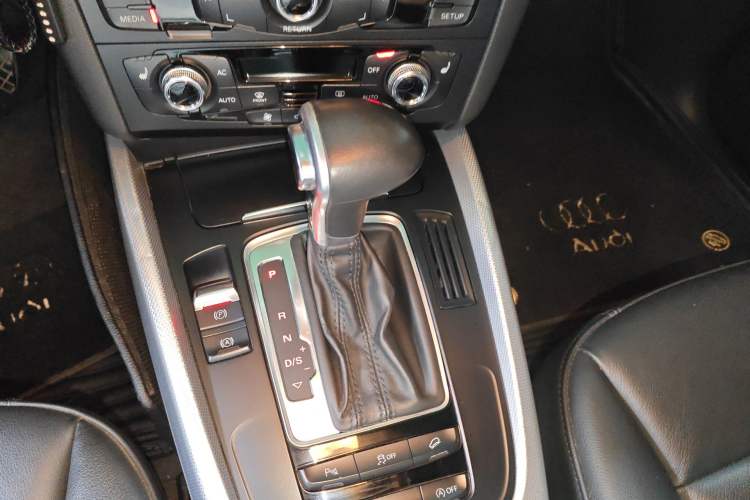 Used Audi Q5 2013 40 TFSI Technology Edition Gear Lever