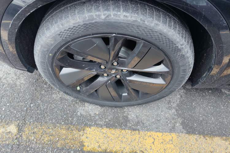 Used Li Auto L9 2022 Max model Left Front Wheel Hub