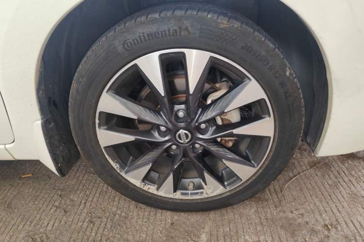Used Nissan Lannia 2016 1.6L CVT Smart Cool Edition Right Front Wheel Hub