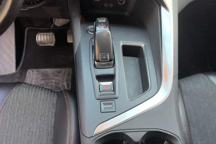 Used Peugeot 5008 2017 380THP 7-Seater Elite Edition Gear Lever
