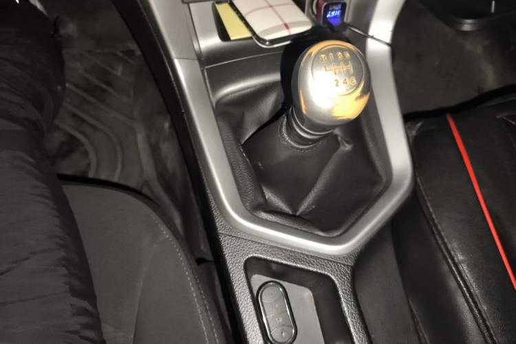 Used Venucia T70 2015 2.0L Manual RuiQu Version
