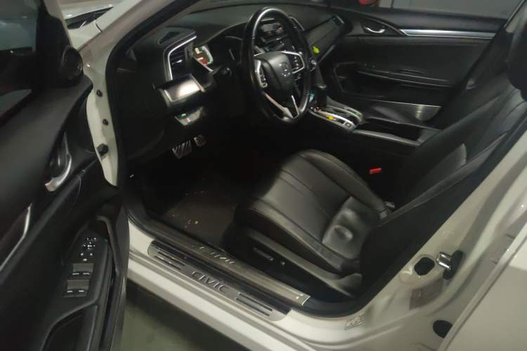 Used Honda Civic 2016 220TURBO CVT Prestige Edition
